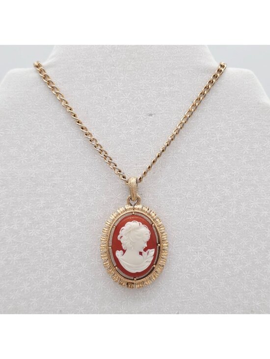 unbranded Jewelry - Gold-Tone Cameo Pendant Necklace Ornate Detailing & Long Chain Oval Reversible